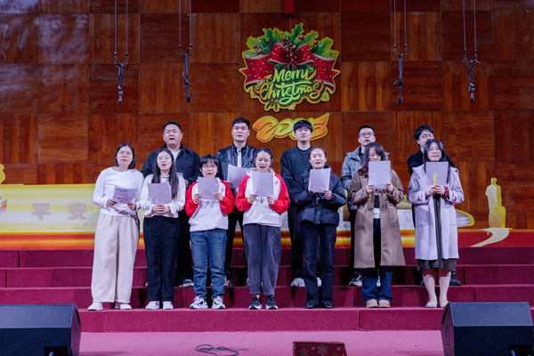 青年联谊举办圣诞同乐会